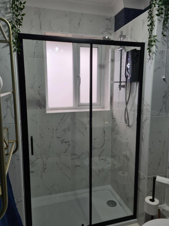Stunning 2 Bed House Near Coastal Path/Lake/Beach ラネリー エクステリア 写真