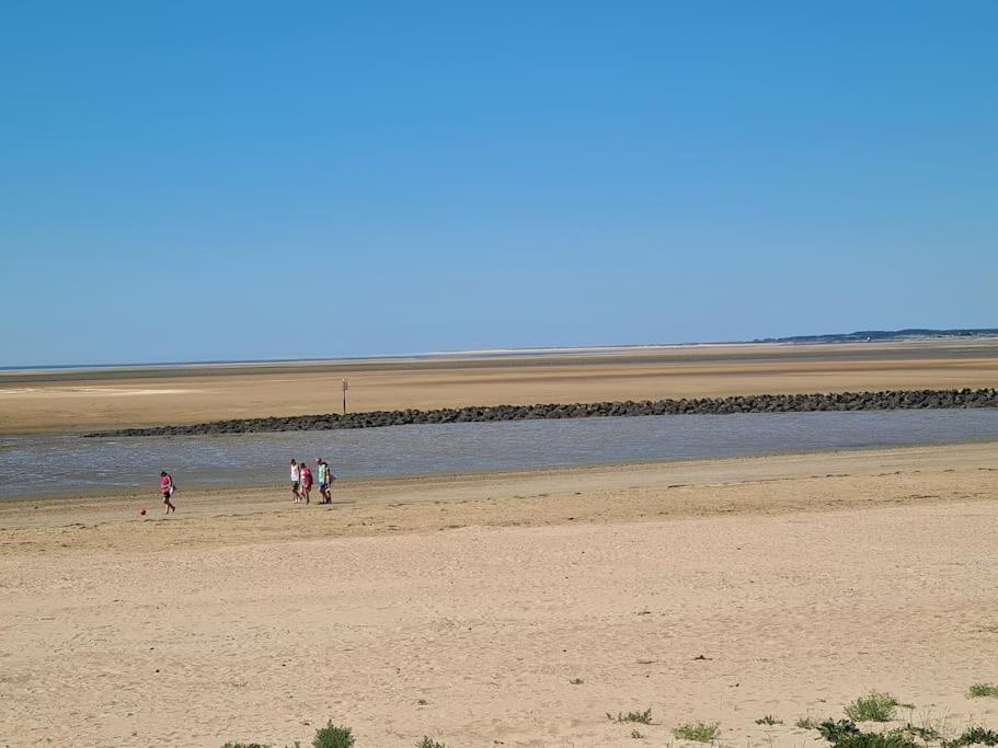 Stunning 2 Bed House Near Coastal Path/Lake/Beach ラネリー エクステリア 写真